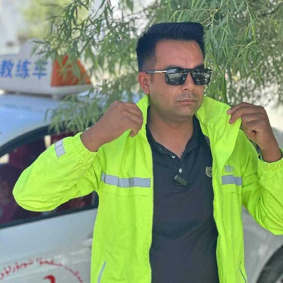 教练车   （艾合买提江）