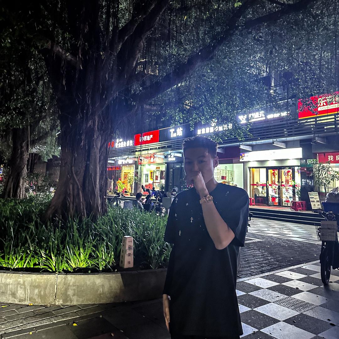 阿朗.