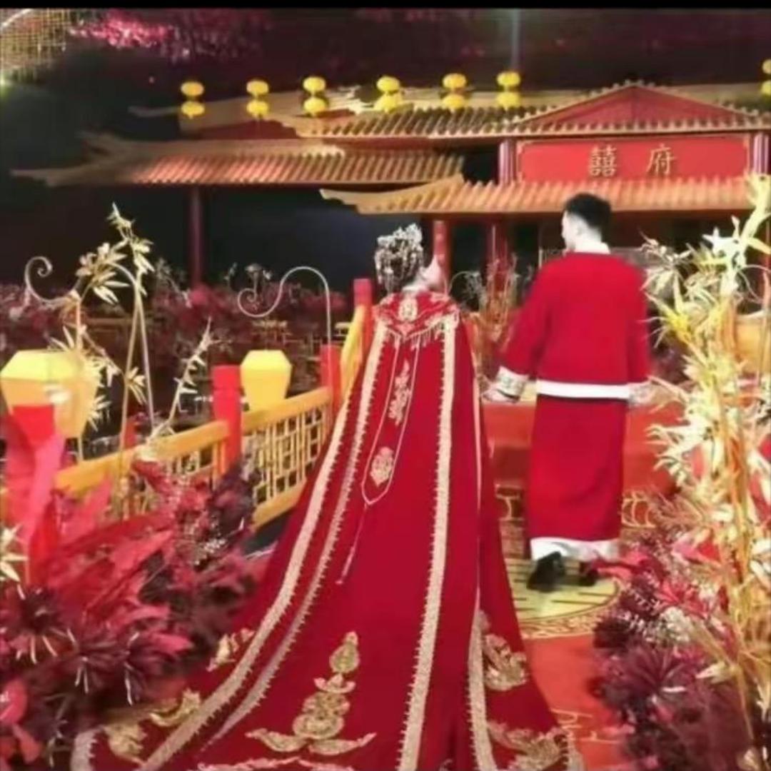 猫阿姨演唱会现场大叔