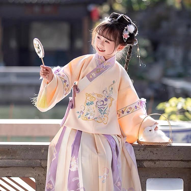 张书瑶汉服
