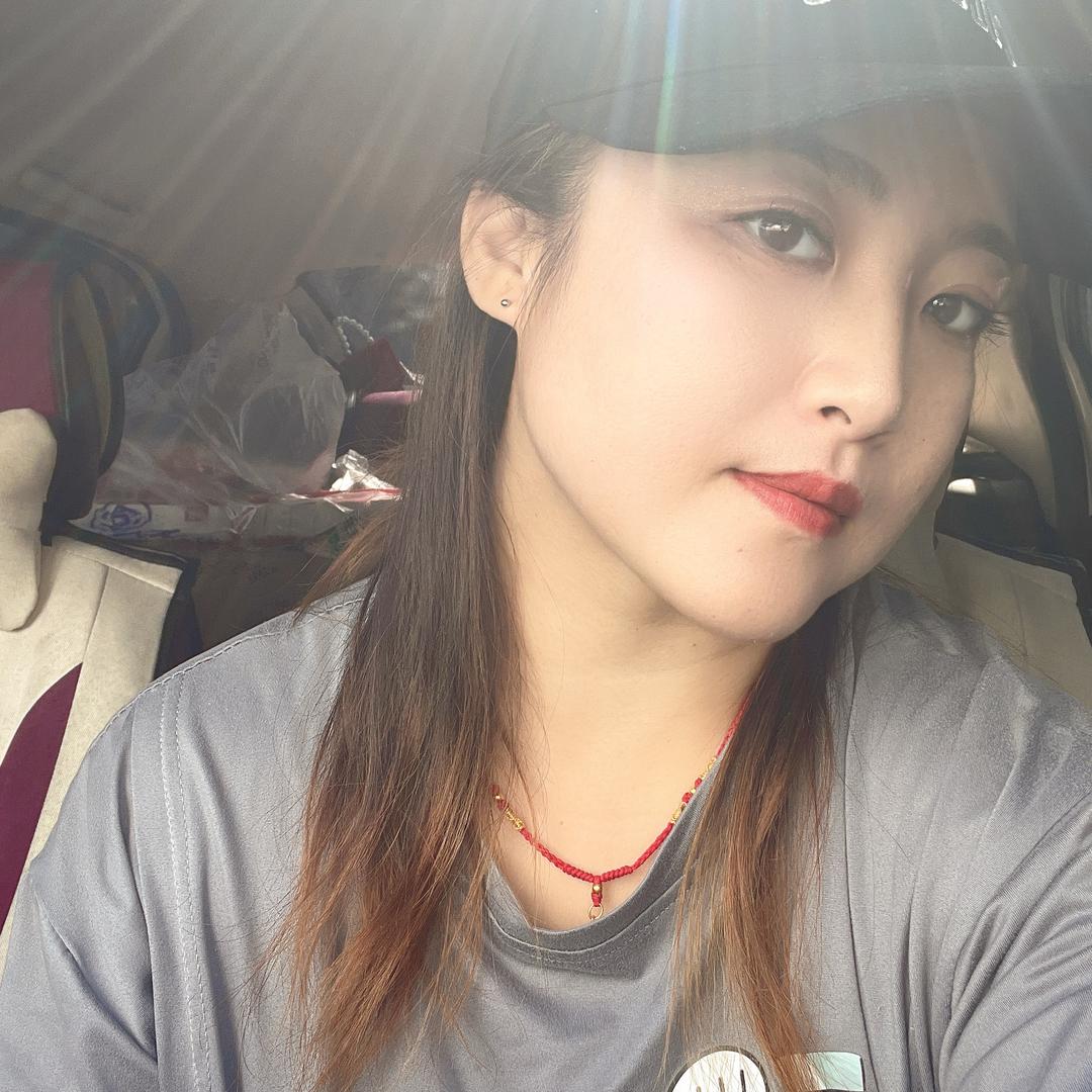 ╰★🐟妍宁🐟★╮