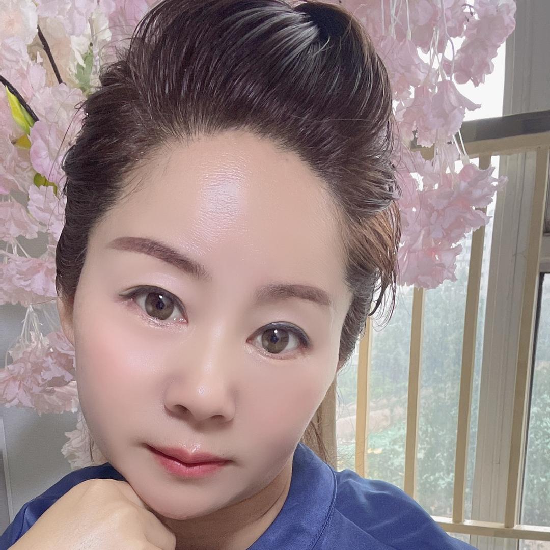 萌萌爱笑