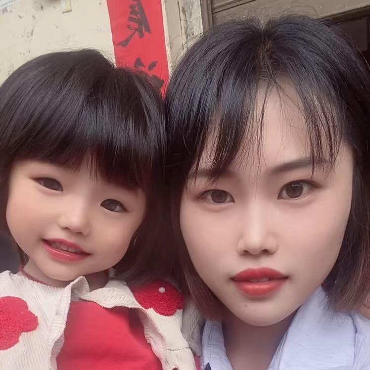 佳佳，单亲