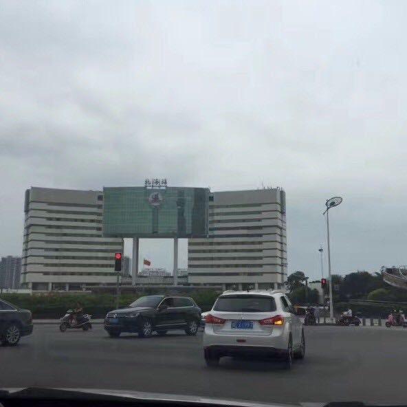 沉默……