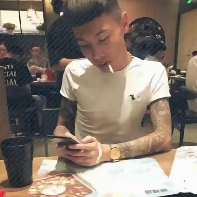 ￴￴￴  ￴￴ ￴  ￴￴