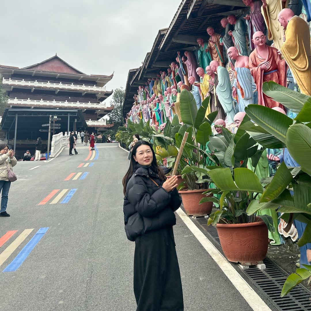 墙布窗帘找会儿