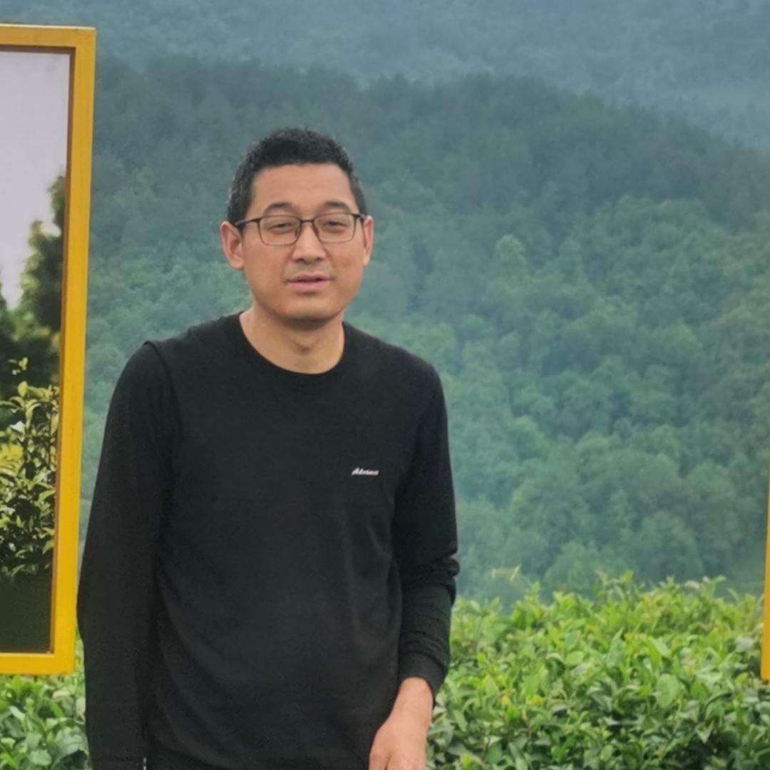 曹镇长在助农