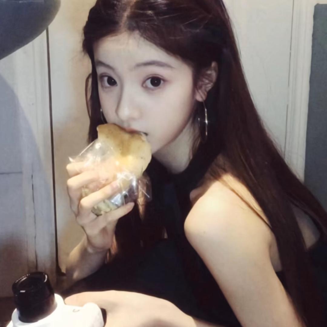 月色皎皎