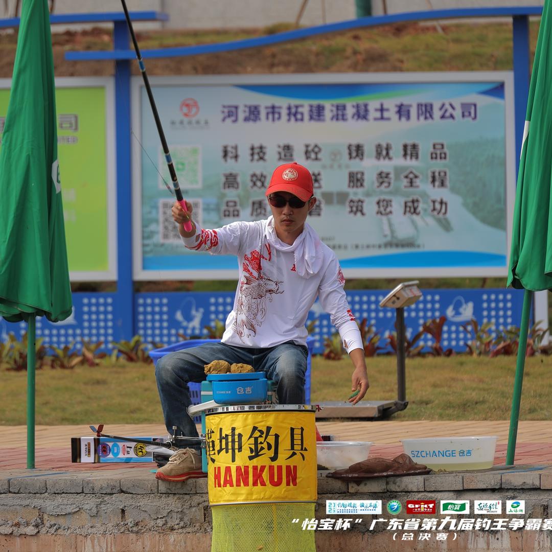 发仔爱钓鱼