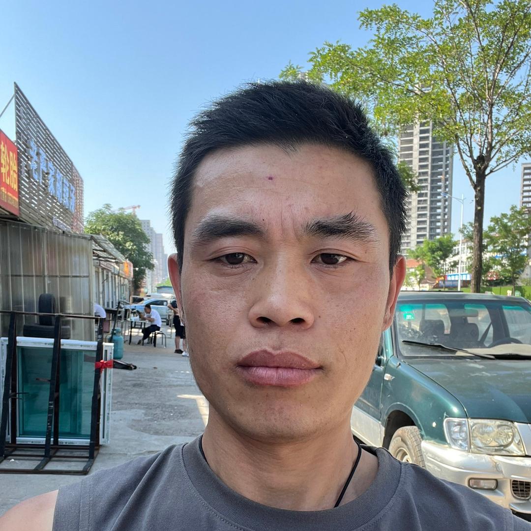 光明刮腻子上漆团队