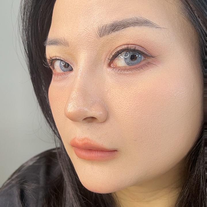 玲玲是化妆师