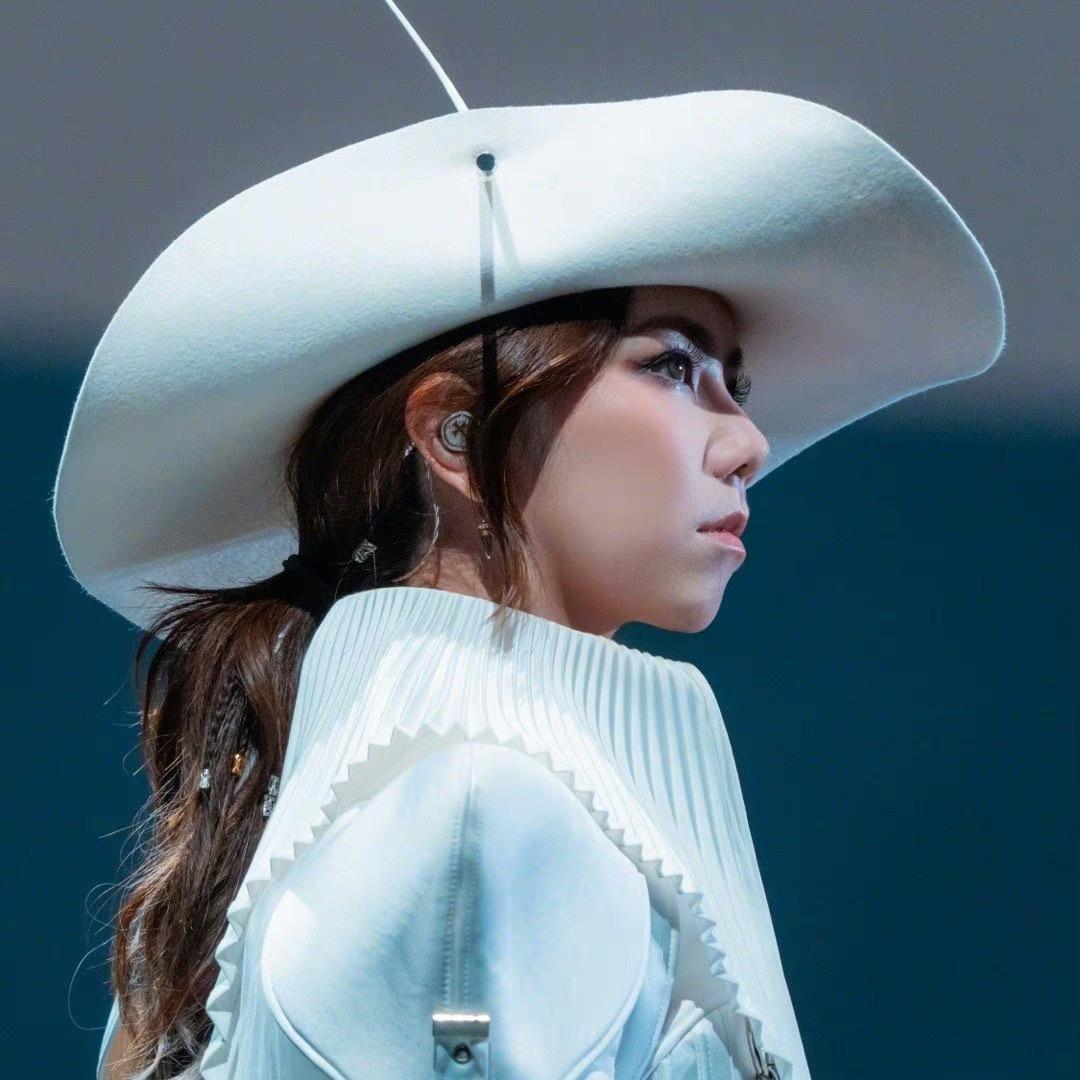 Get  Everybody Movin