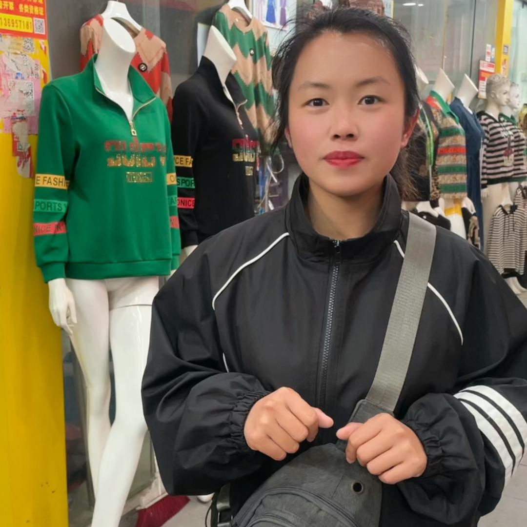 荣荣中老年女装批发