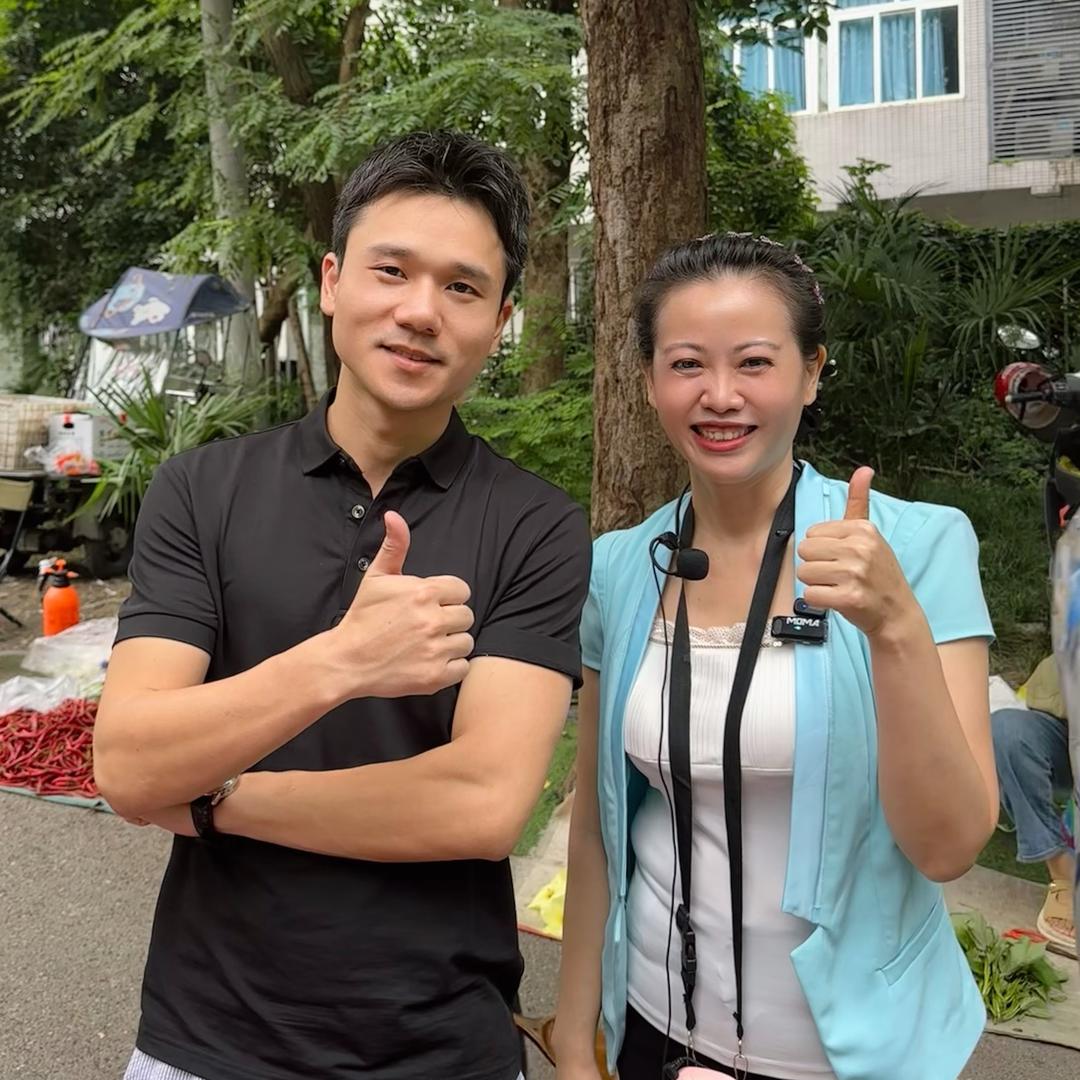 阿广九妹摆地摊