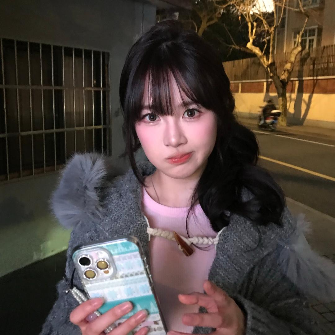 腼腆小美