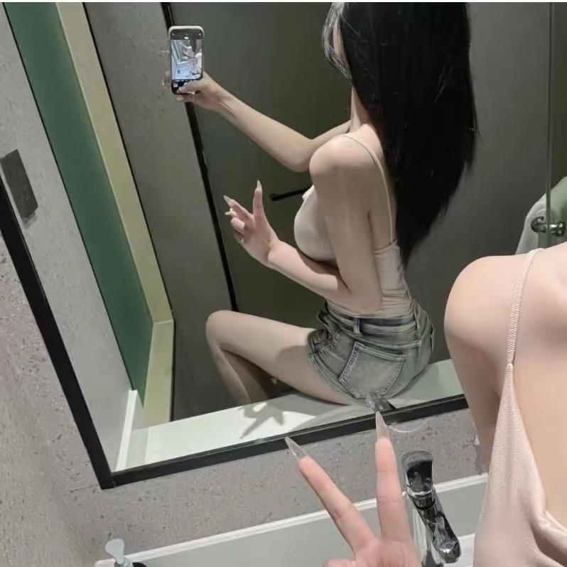 可可爱喝百事可乐