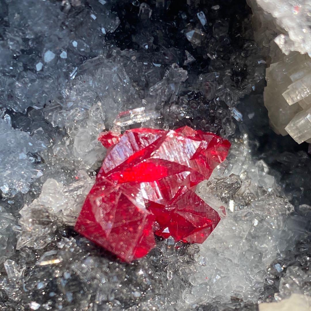 茶田文卉晶体朱砂原石工艺品批发部