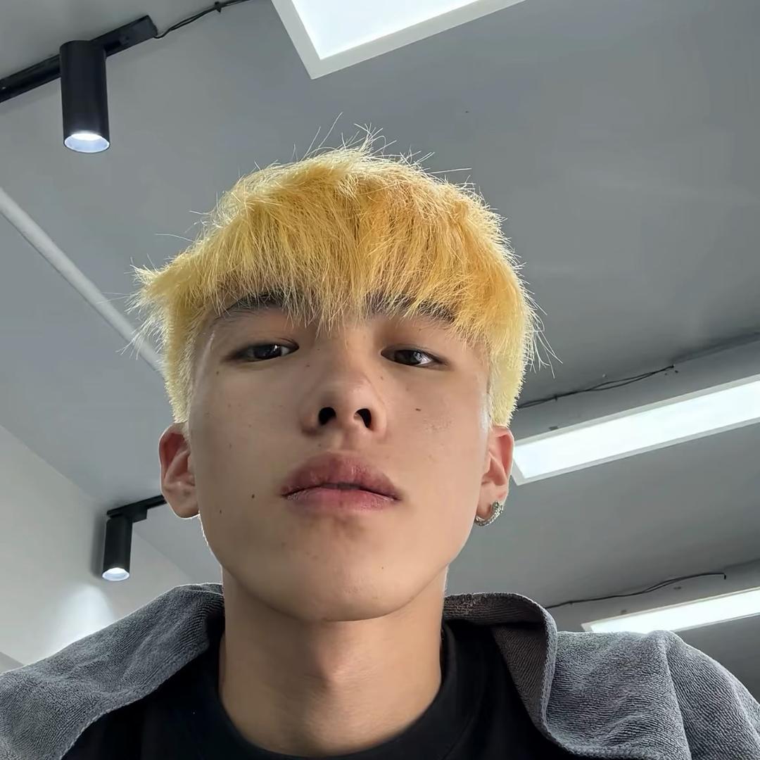 人傻嘴不甜长得不帅还没钱