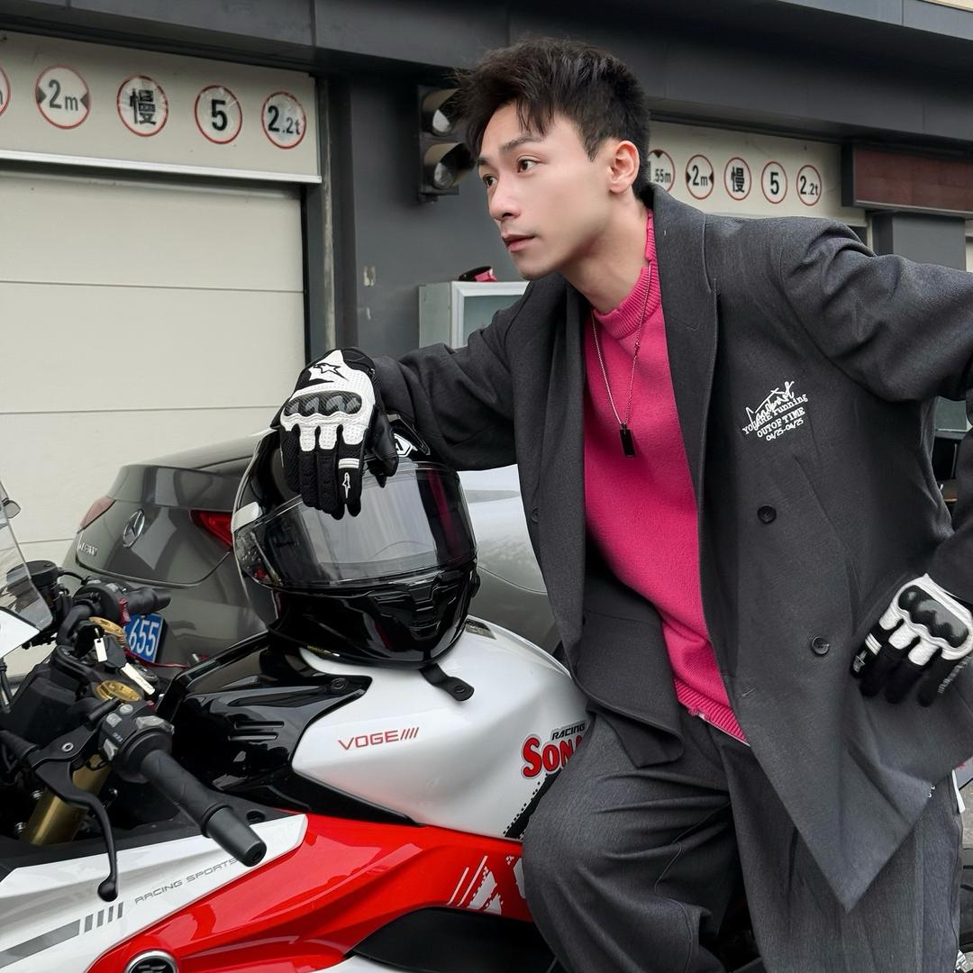-光𝑮𝒖𝒂𝒏𝒈🏍️