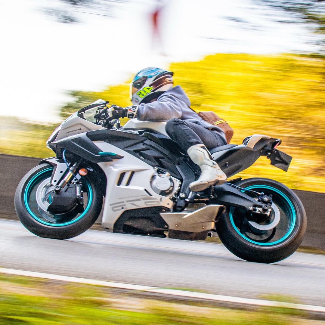 𝑀𝑜𝑡𝑜-盛.