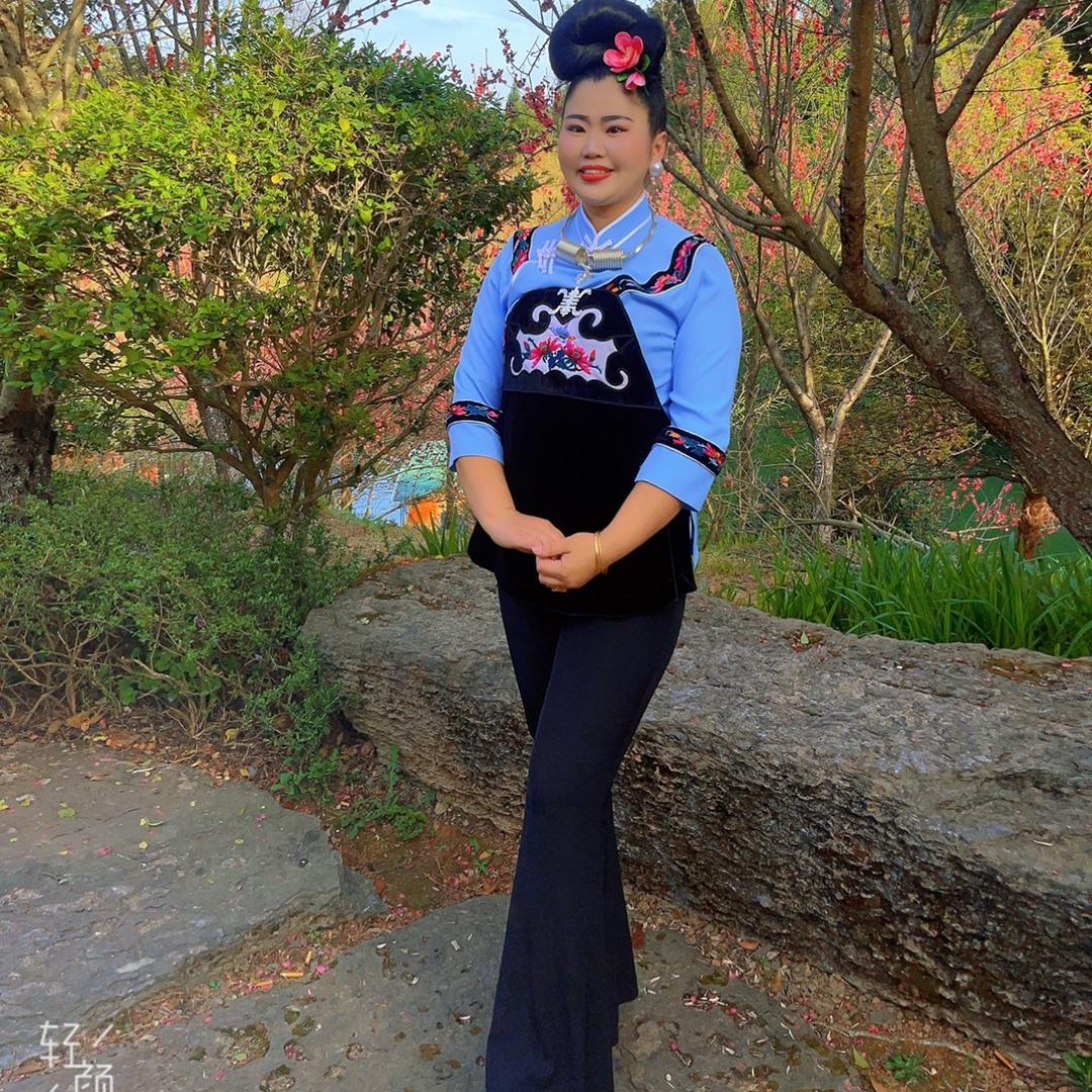 西江苗寨菊八姐