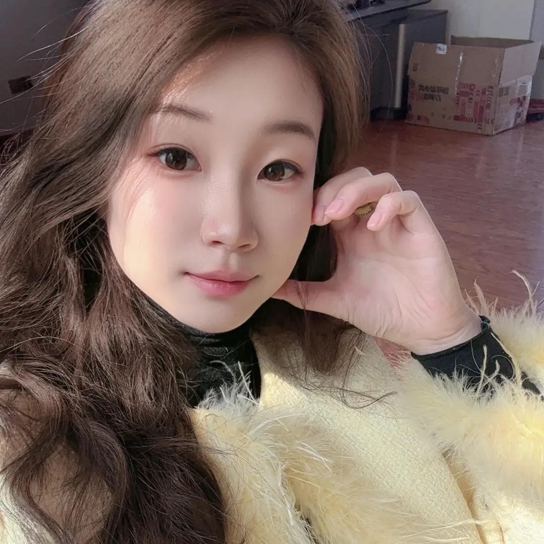 香菜地头蹲小丽 🌿
