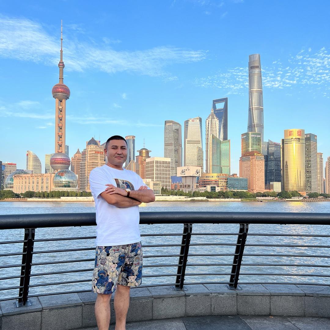【艾 哥 】有钱有闲