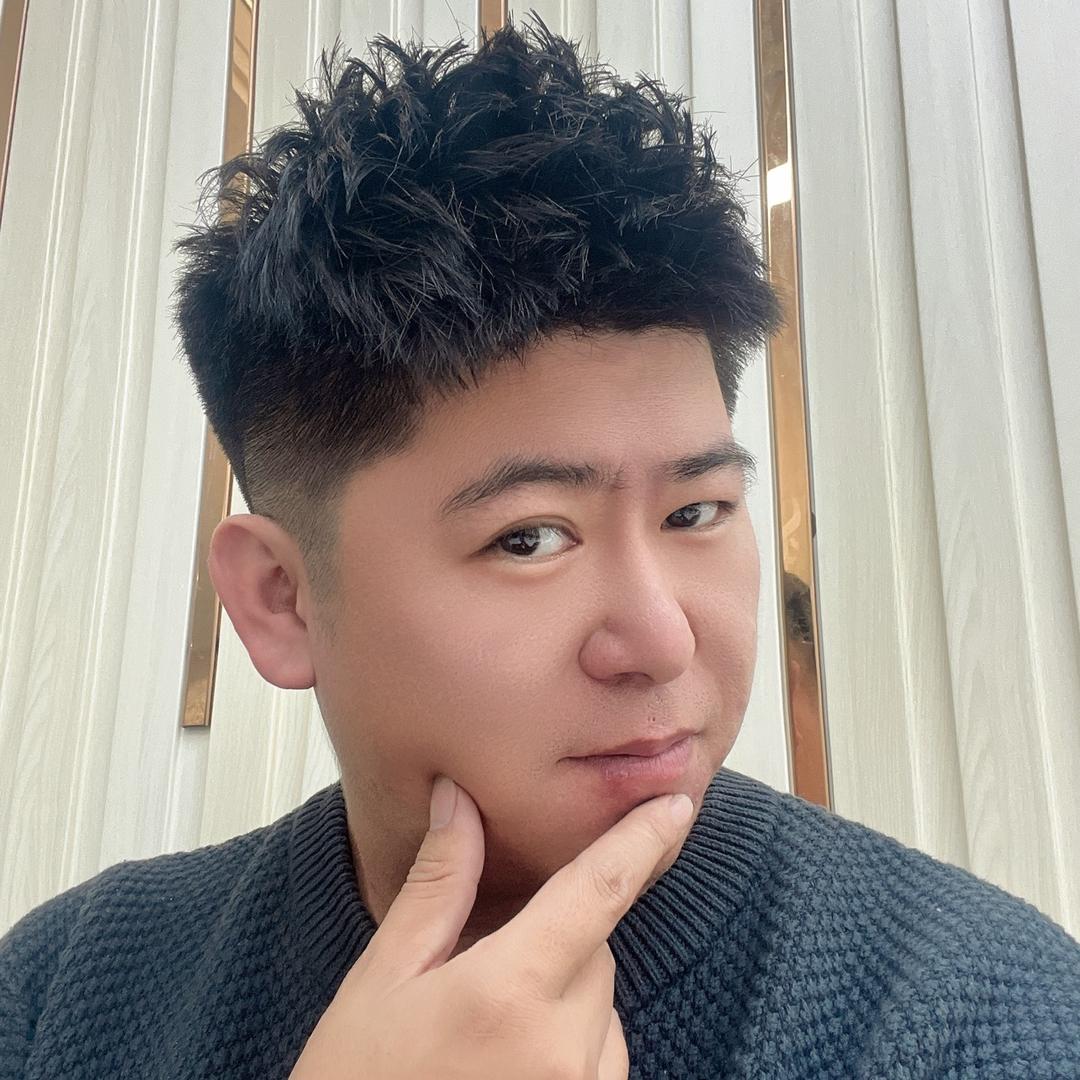 💘小黄总🇨🇳贰幺幺  ༒