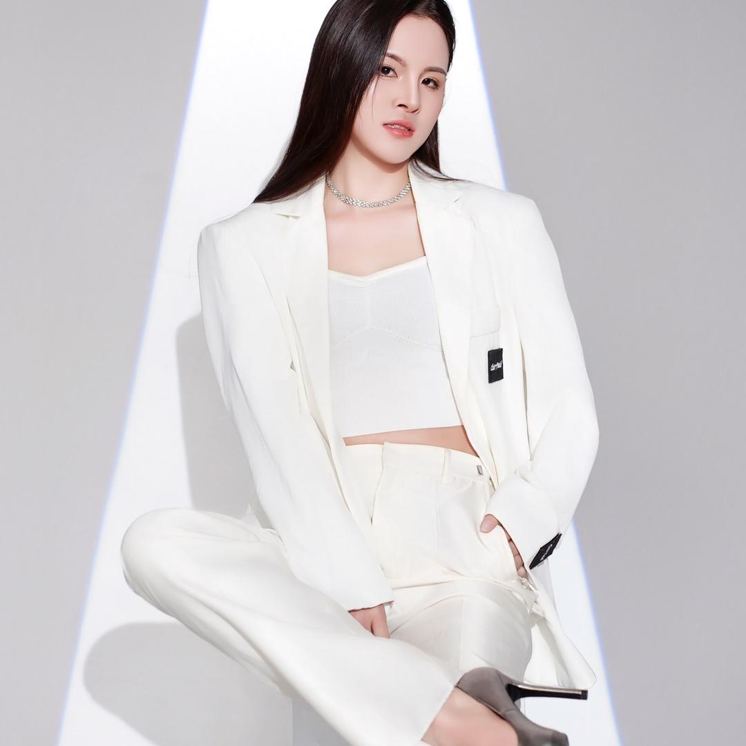 @龙里曼曼美甲美睫