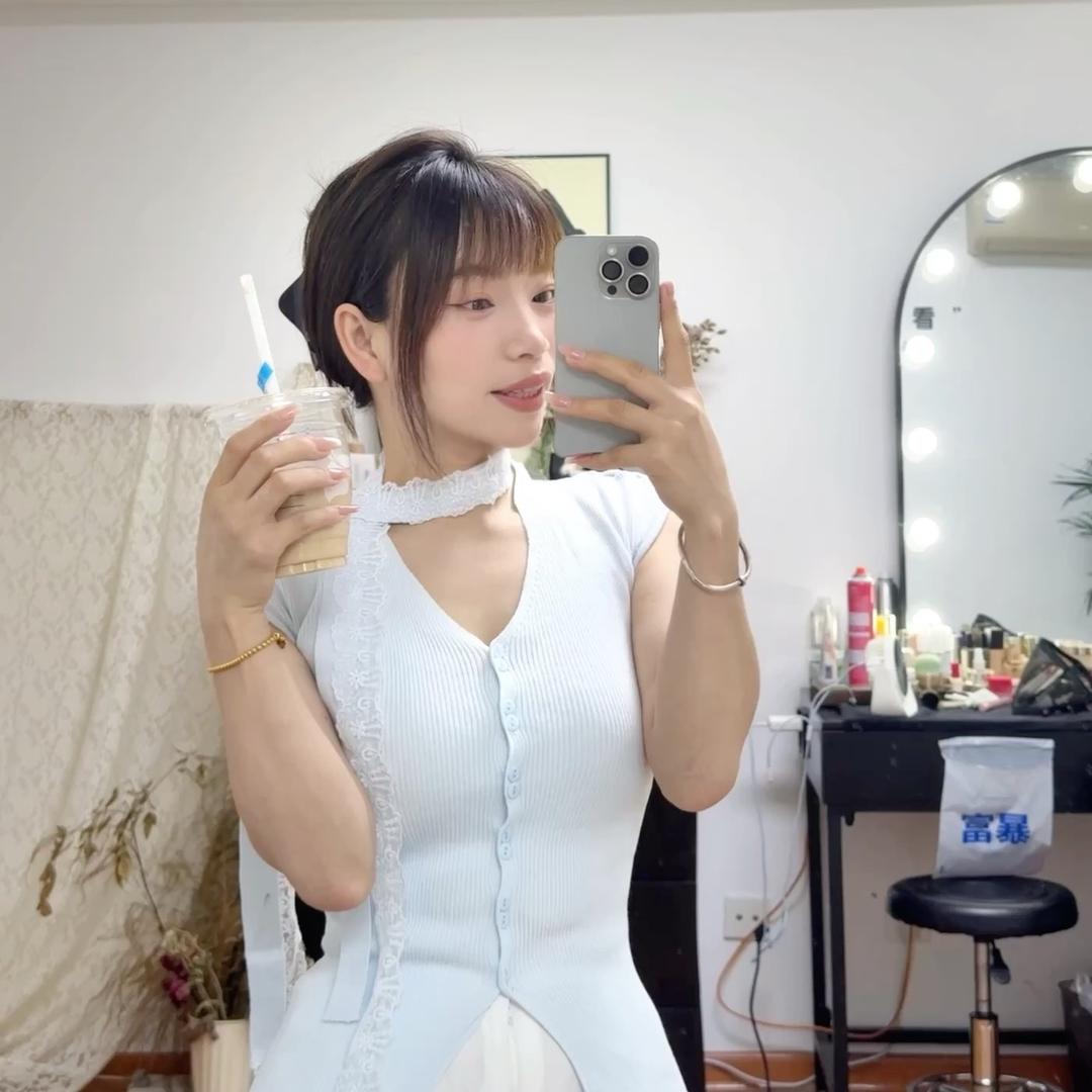 会化妆的小胡～