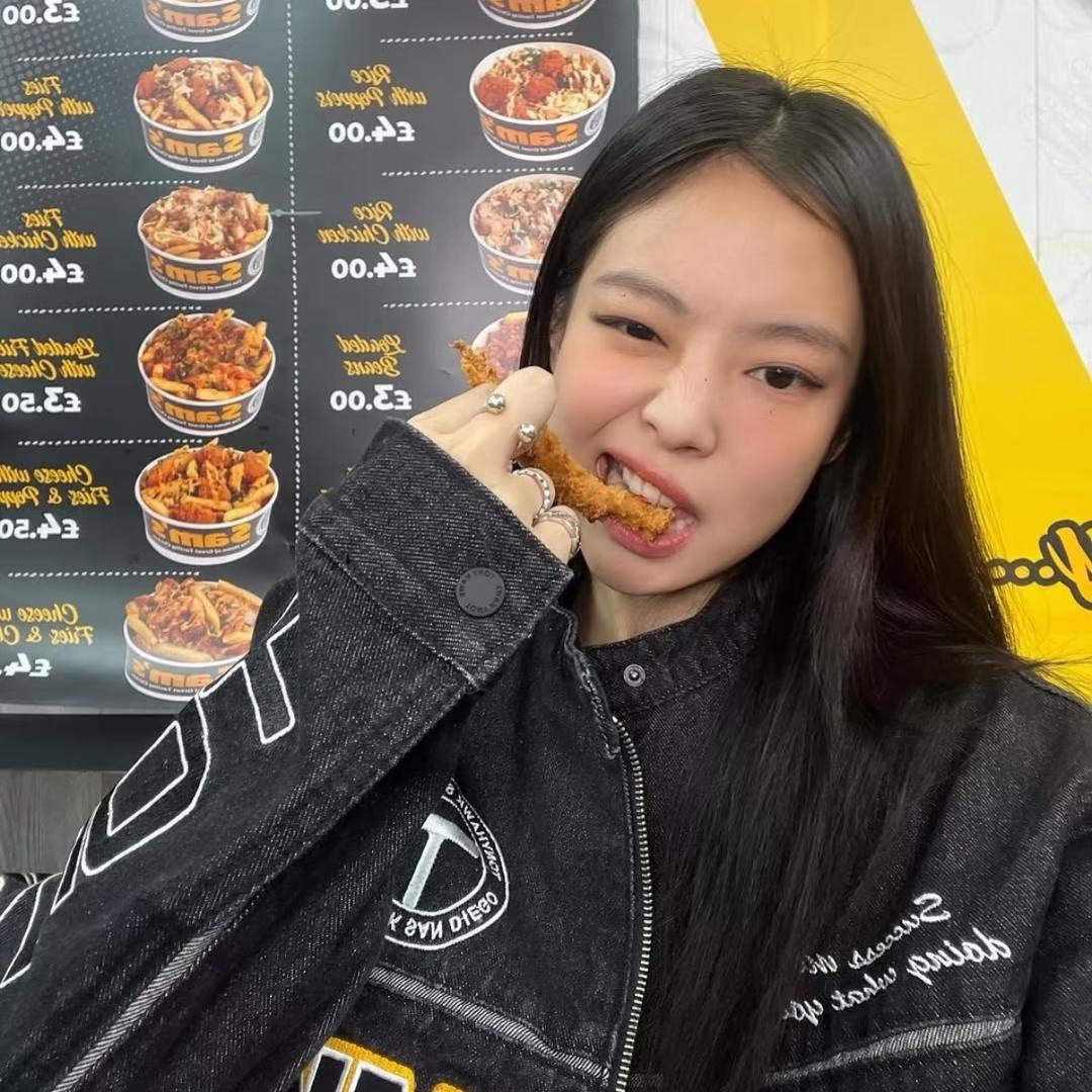 小王肚子咕咕叫