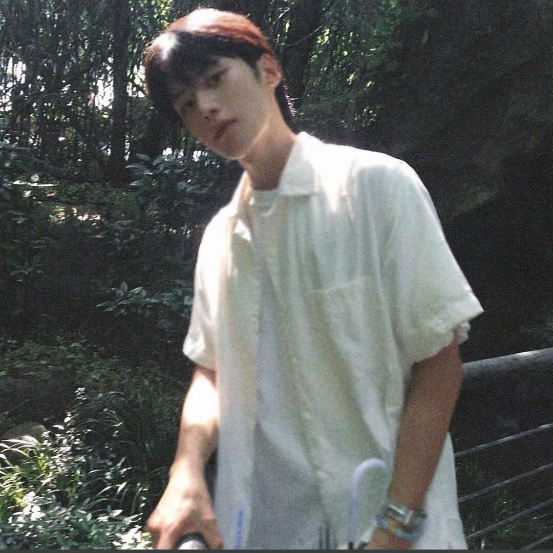 谁的左右