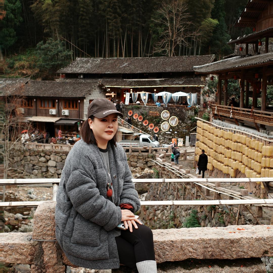 潘育芬服装厂家