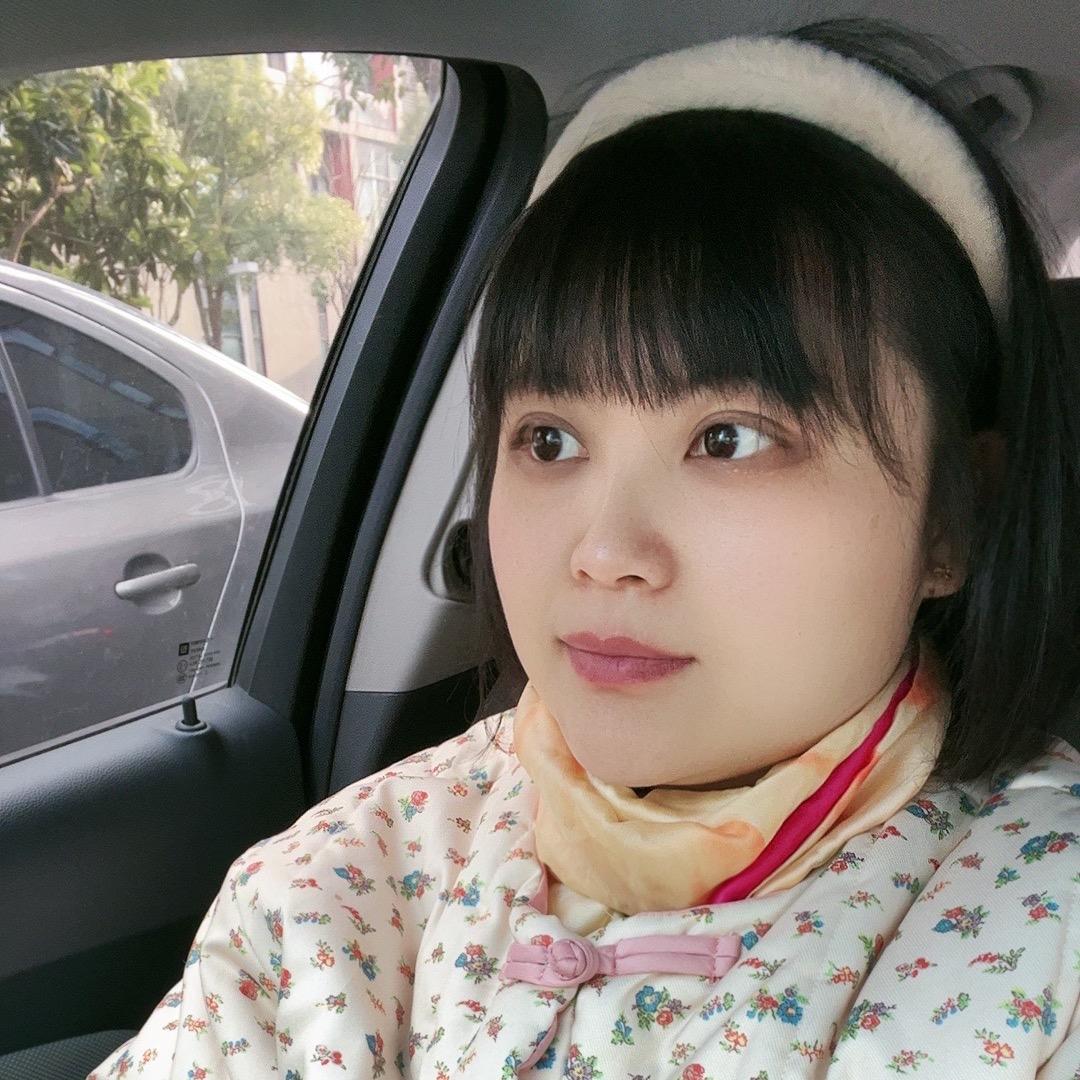 周 周 💃