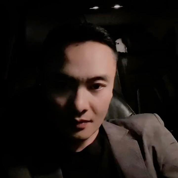 多少人曾爱慕你年轻时容颜