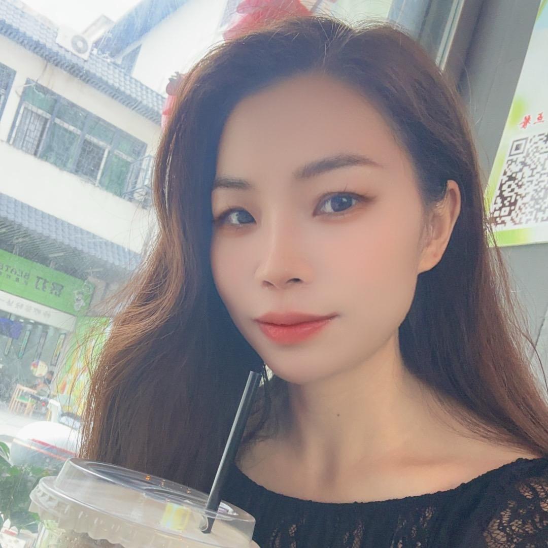 摆地摊的小姐姐
