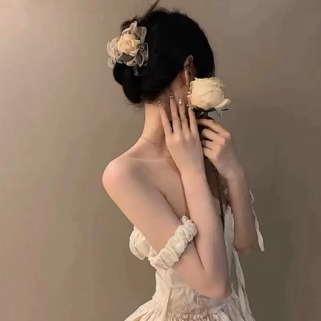 自觉矜贵🎀