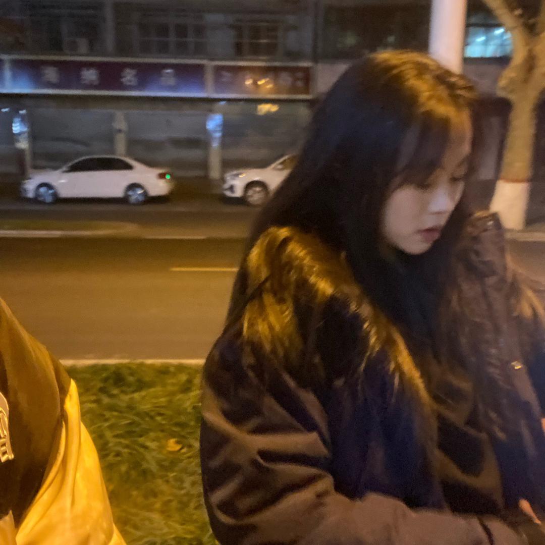 侯雨欣欣.
