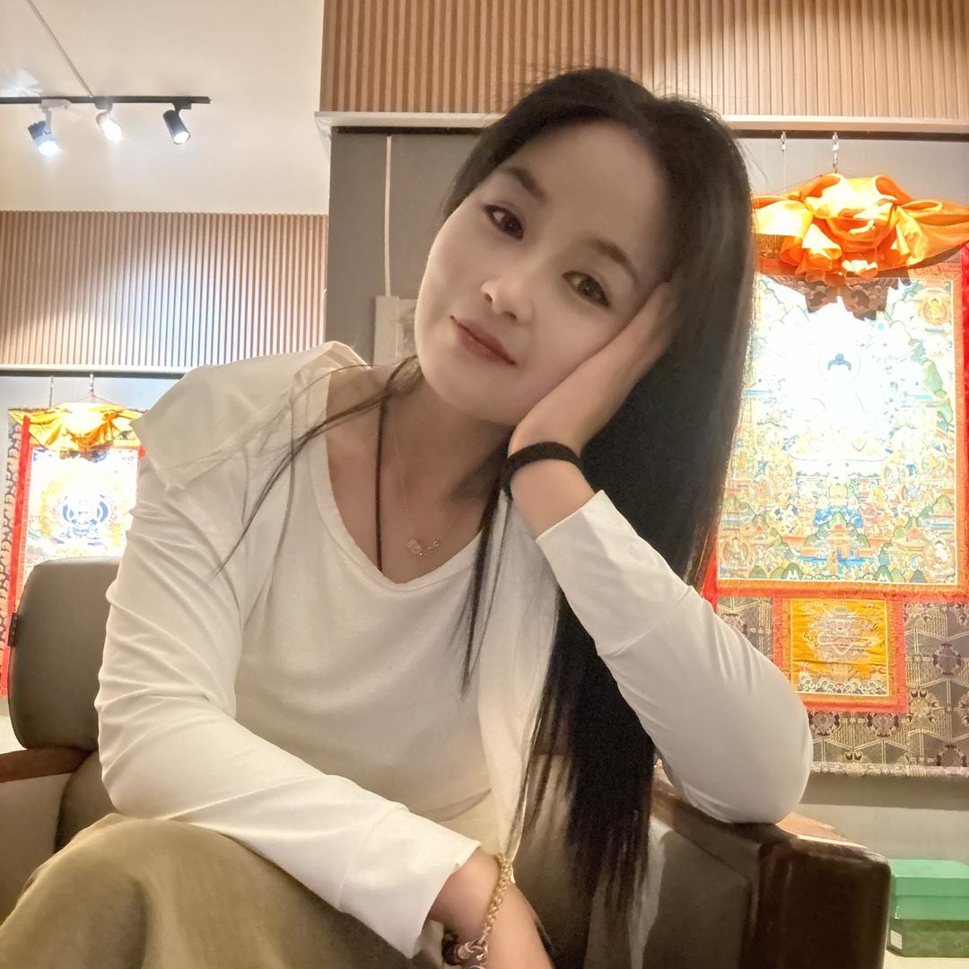 热贡女画师（譜桦棤）