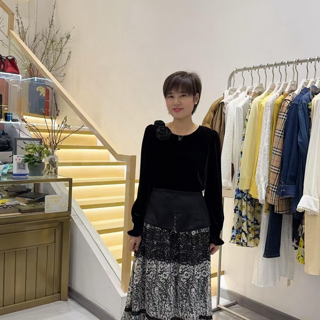 丹丹在南宁开了一家女装店