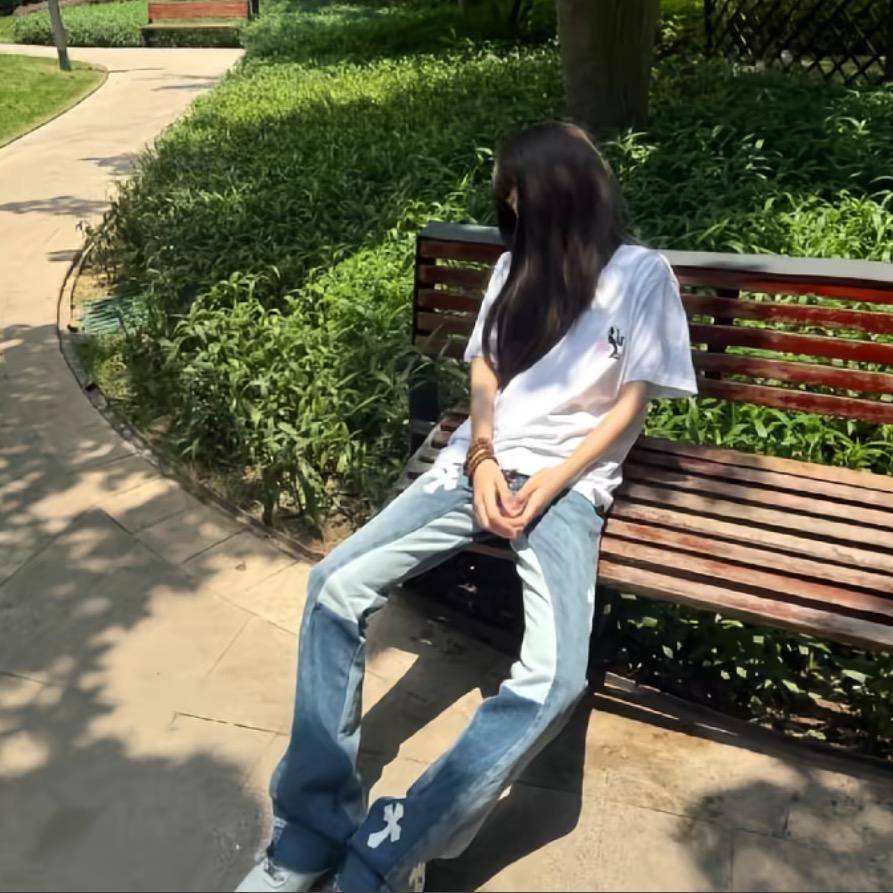 凌晨三点半.