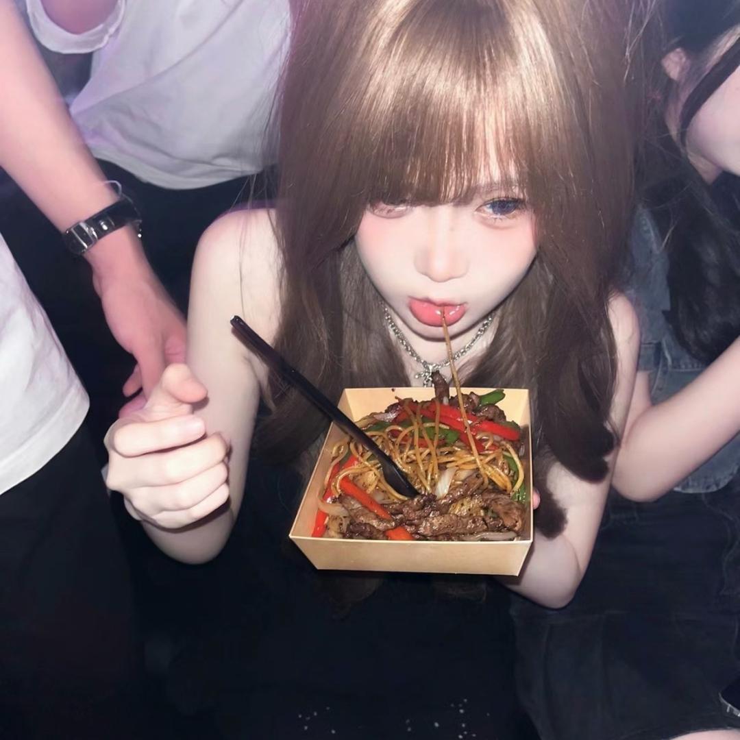 美女亲伯贤（见过伯贤版）