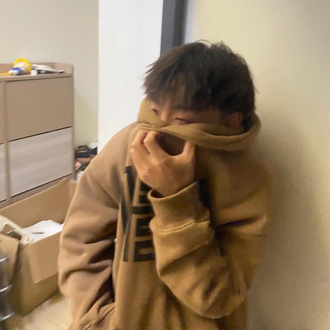 村口周柏豪.