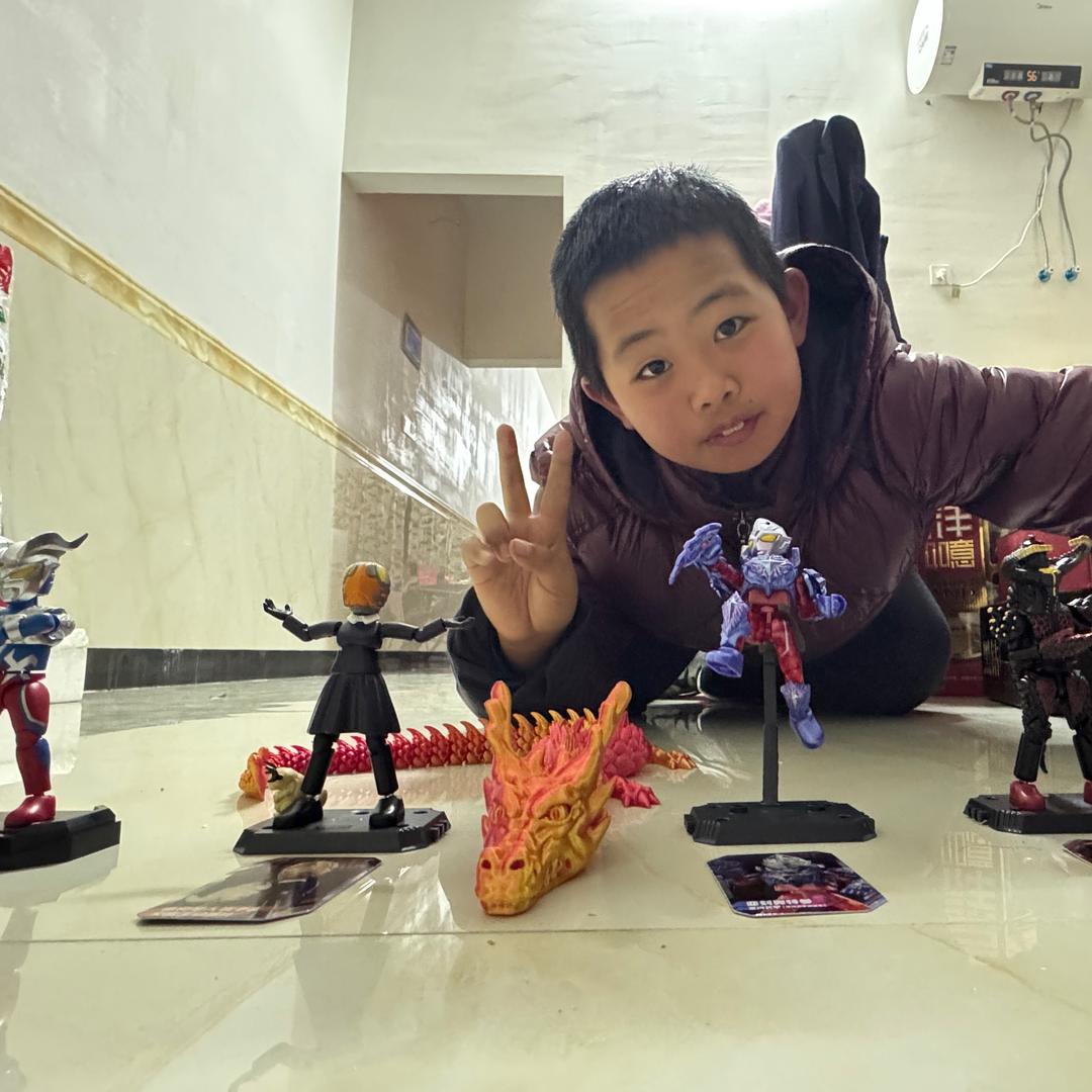 我弟扶老奶奶闯红灯