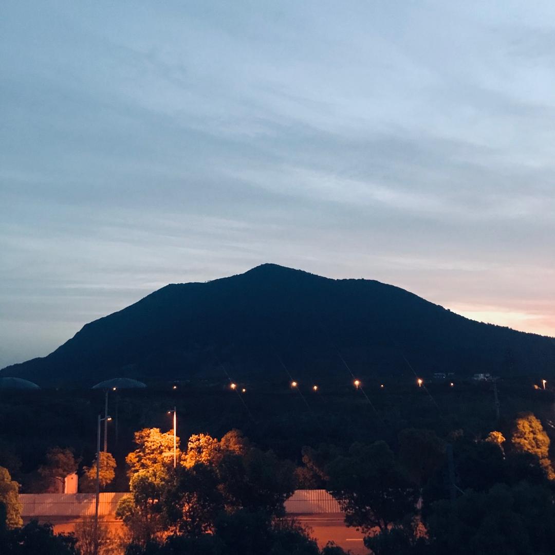 挣钱买奥迪拉水泥