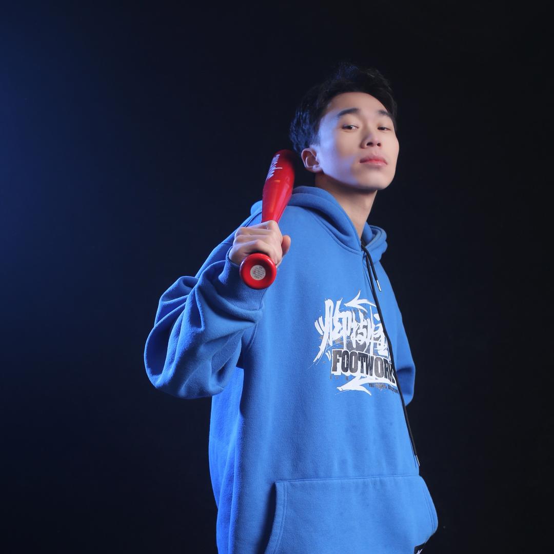 玉林教街舞的严老师