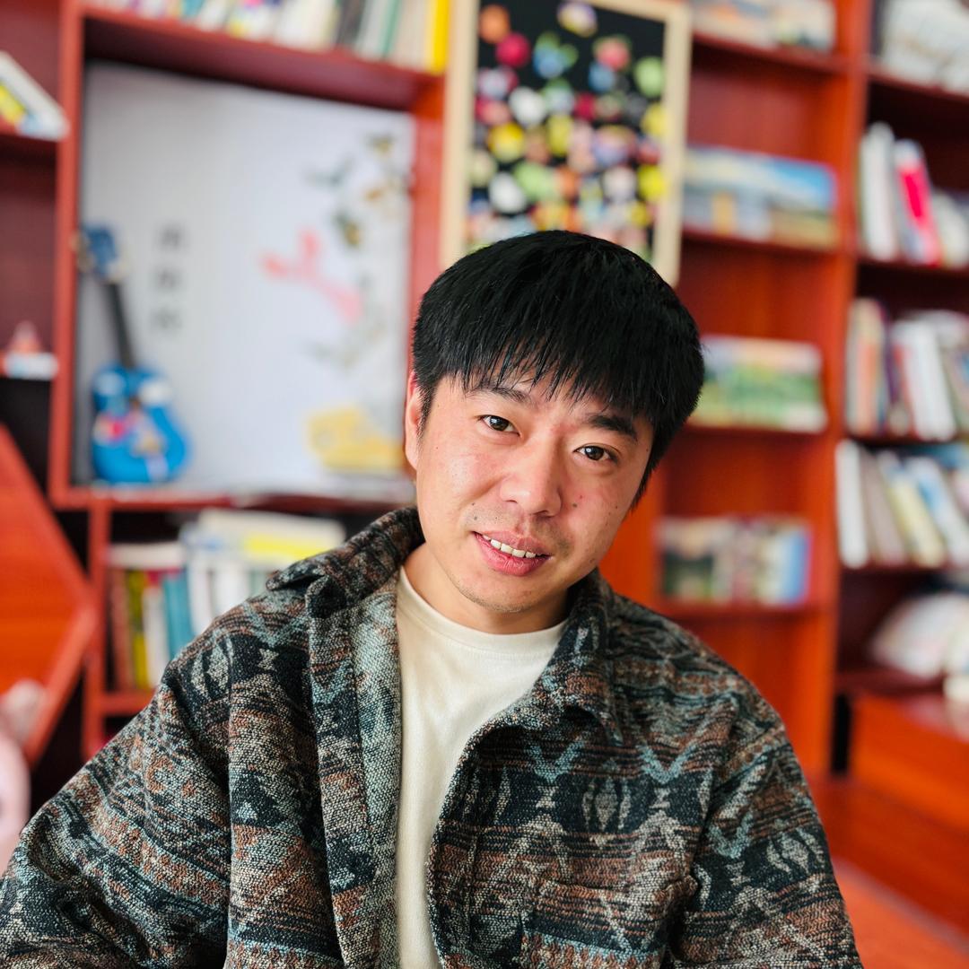 兰考教画画的李老师