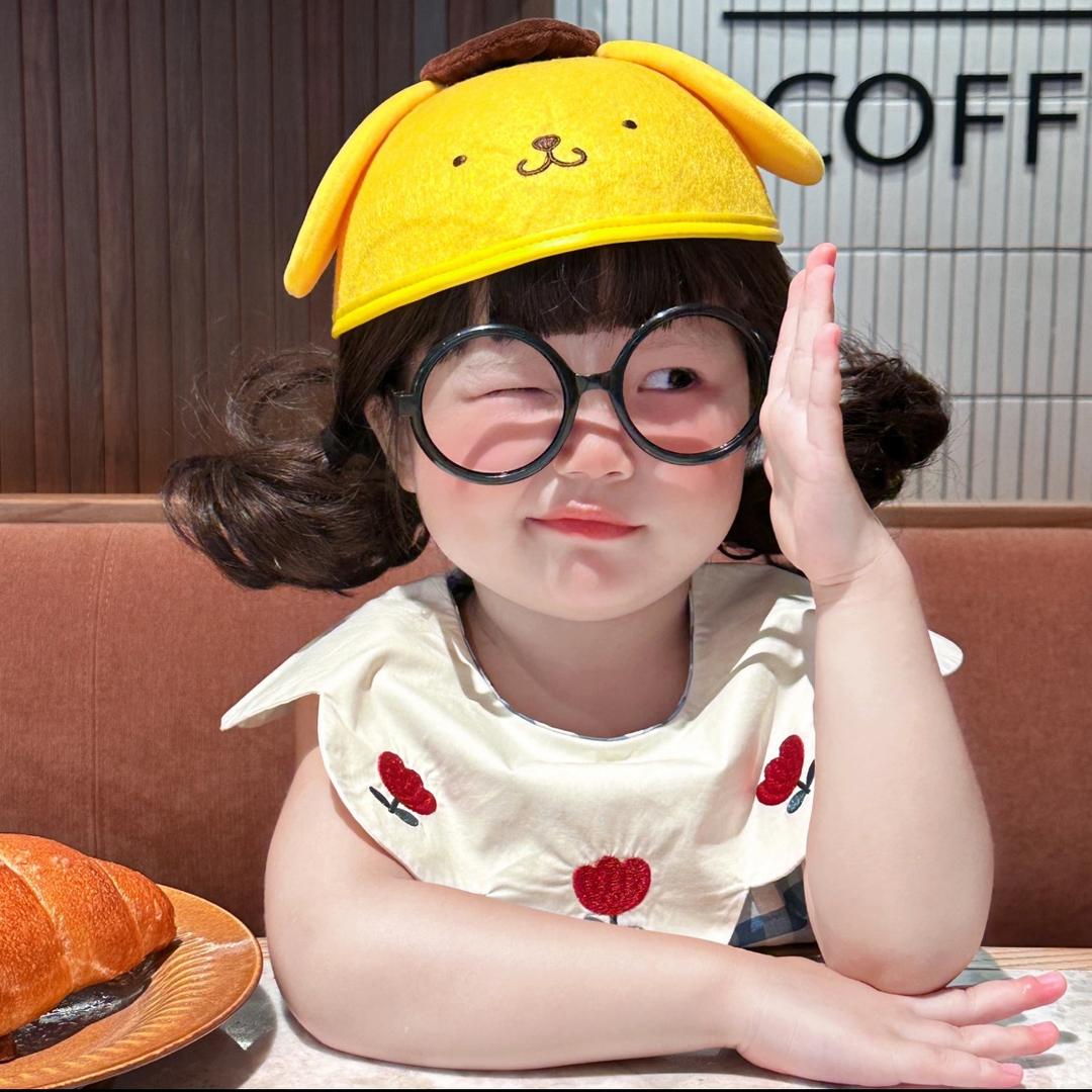 👧🏻.