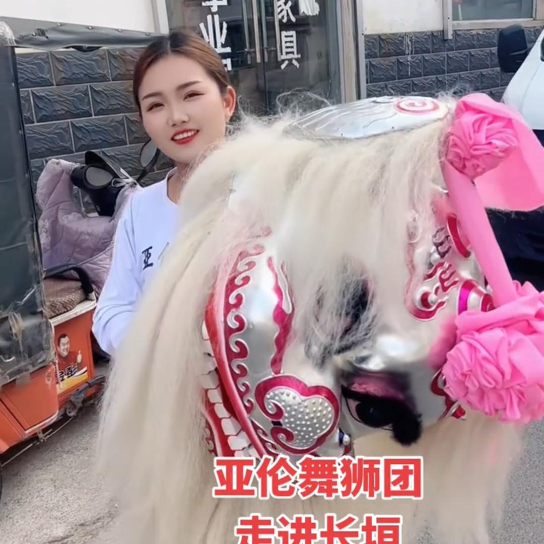 河南漯河亚伦舞狮团；小白狮醉狮妹
