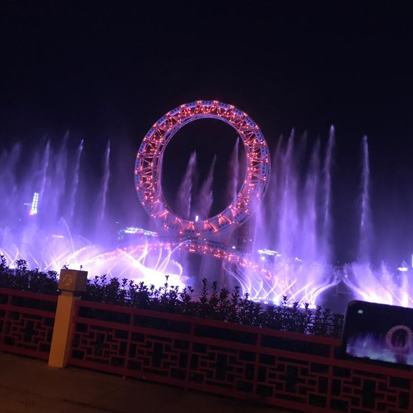 黑暗有关。